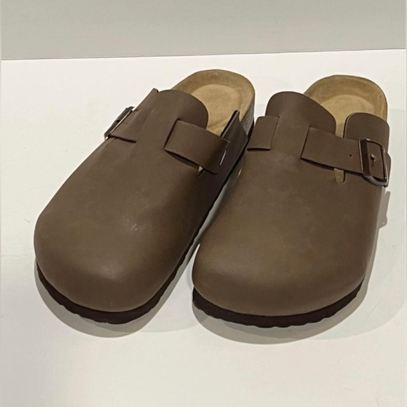 🆕 Taupe color clogs - Picture 3 of 5